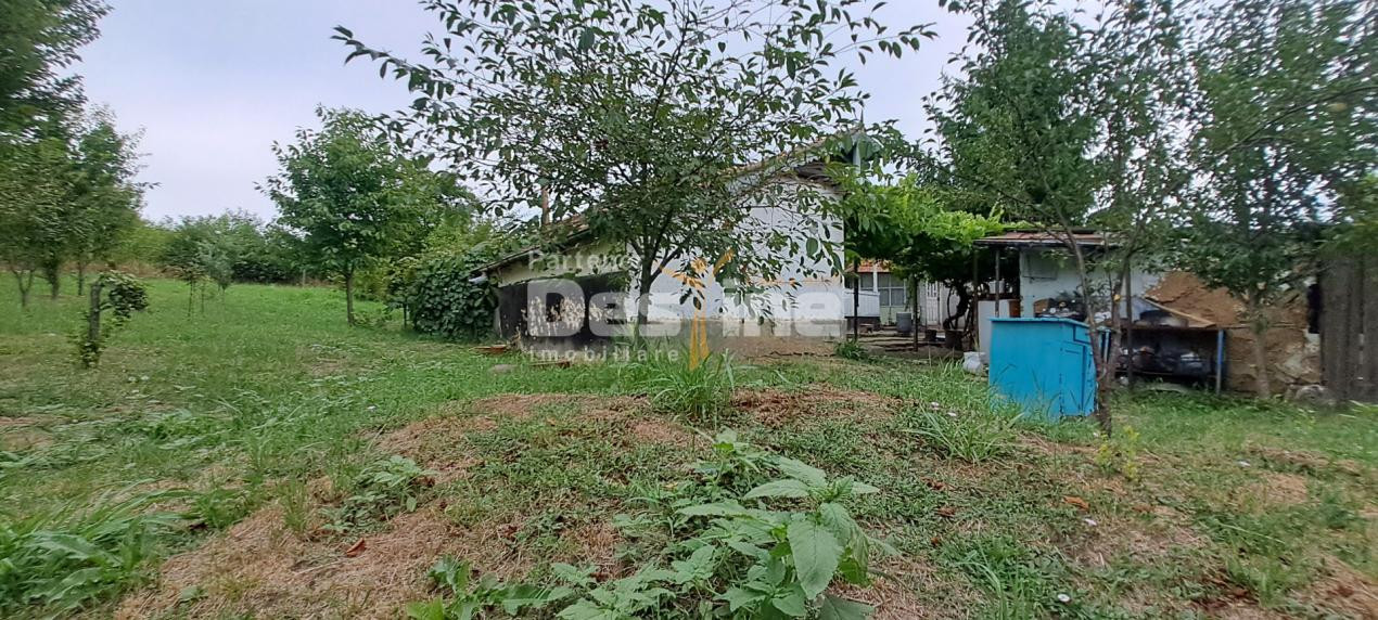 Casa + teren de 1715 mp  Cornesti  