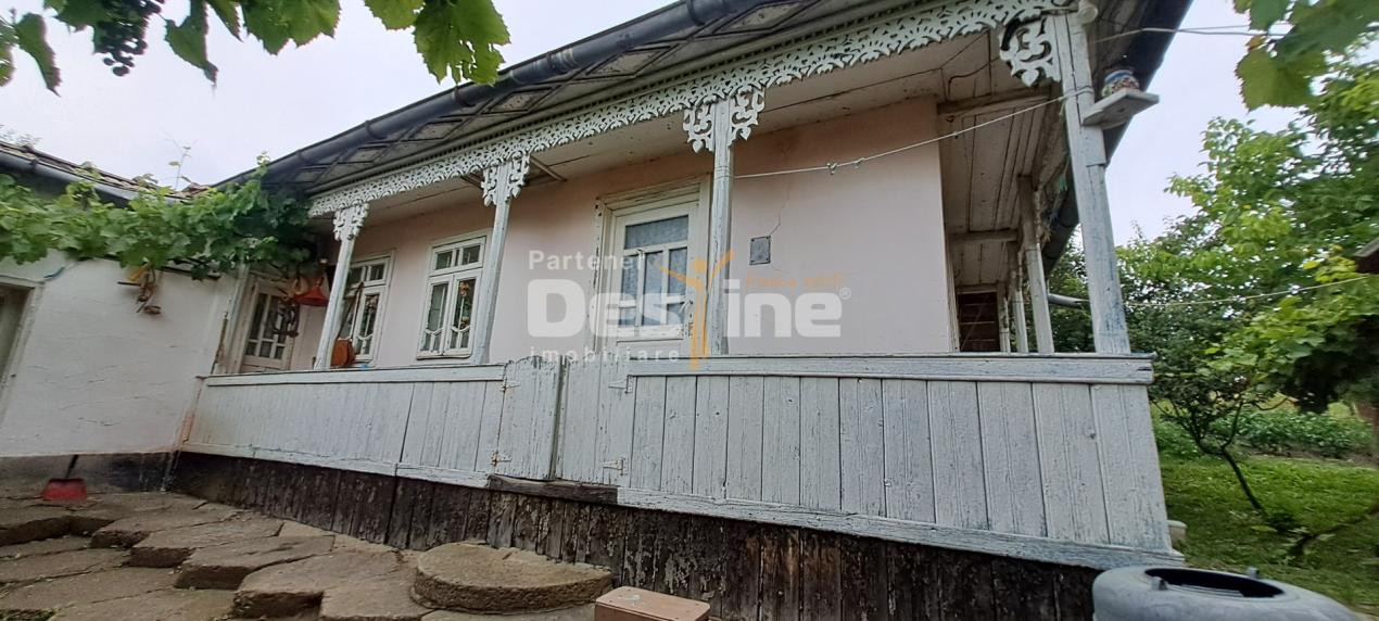 Casa + teren de 1715 mp  Cornesti  