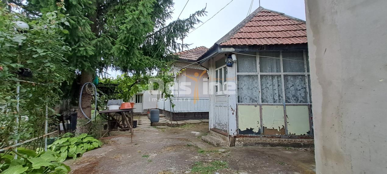 Casa + teren de 1715 mp  Cornesti  