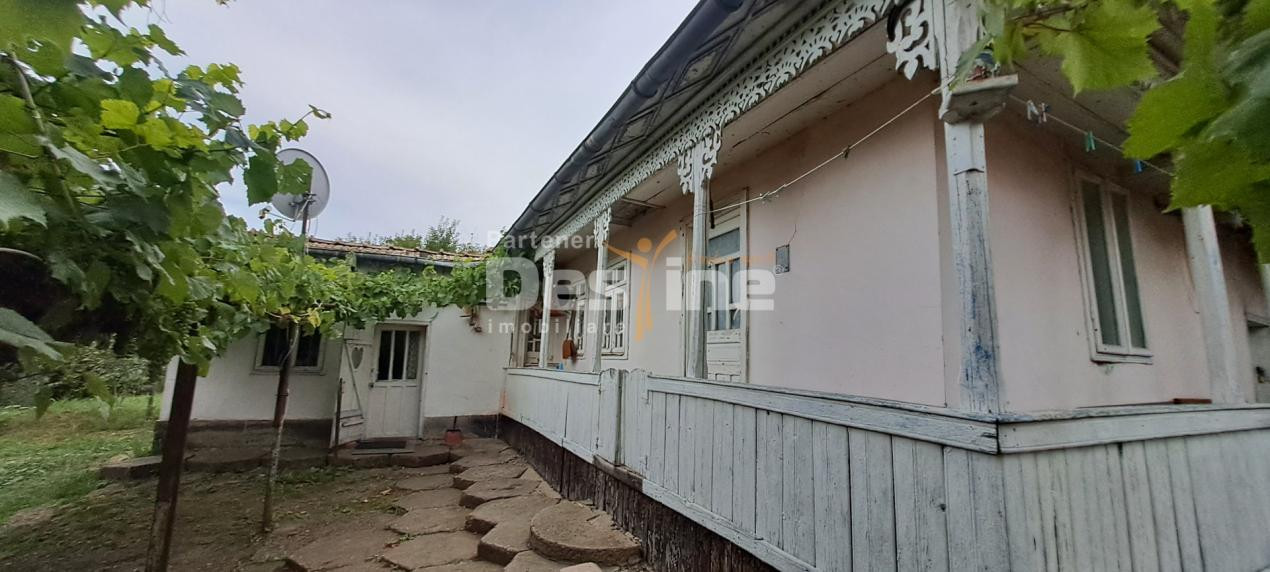 Casa + teren de 1715 mp  Cornesti  