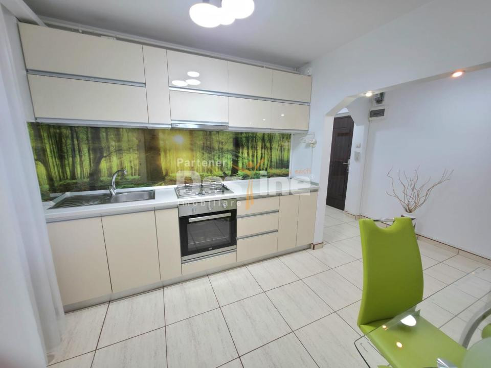 APARTAMENT 3 CAMERE SEMIDECOMANDAT  MOBILAT 