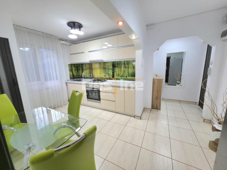 APARTAMENT 3 CAMERE SEMIDECOMANDAT  MOBILAT 
