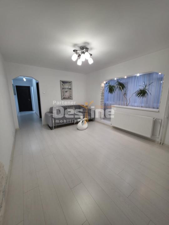 APARTAMENT 3 CAMERE SEMIDECOMANDAT  MOBILAT 
