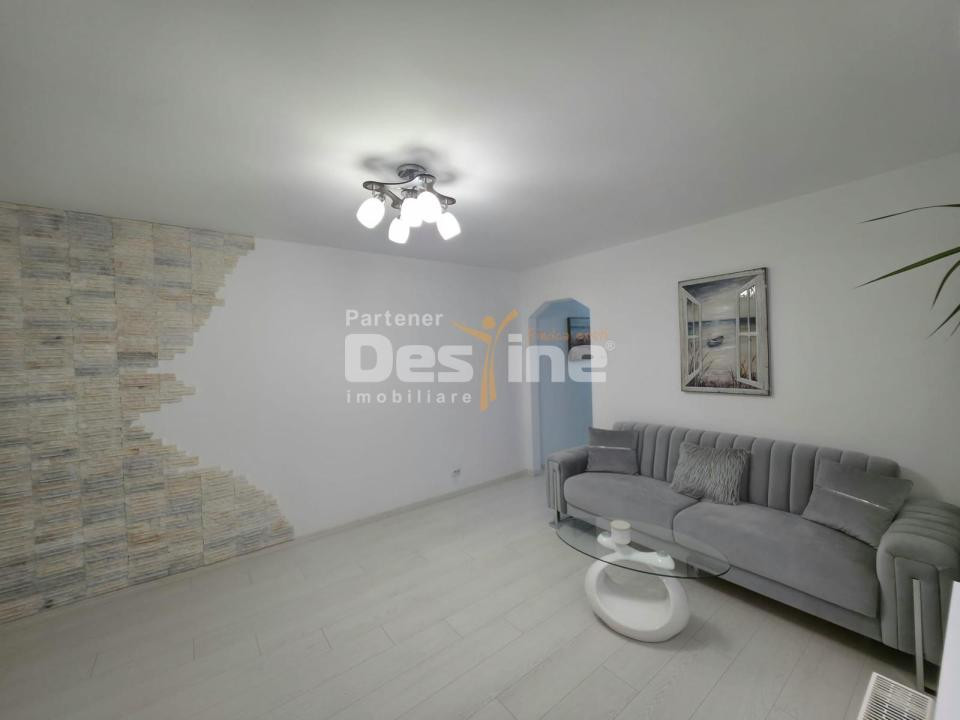 APARTAMENT 3 CAMERE SEMIDECOMANDAT  MOBILAT 