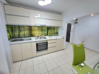 APARTAMENT 3 CAMERE SEMIDECOMANDAT  MOBILAT 