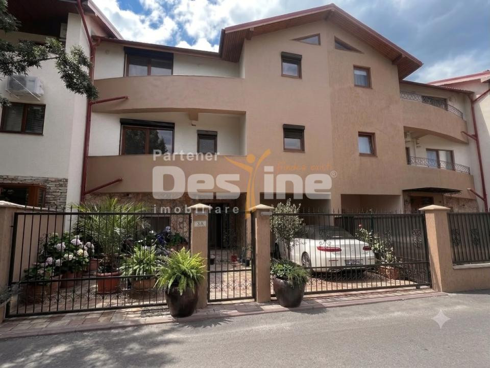 Pipera - Vilă duplex 6 camere și 4 băi 