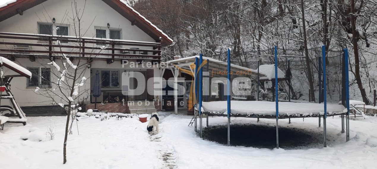 Casa  mare de vanzare 