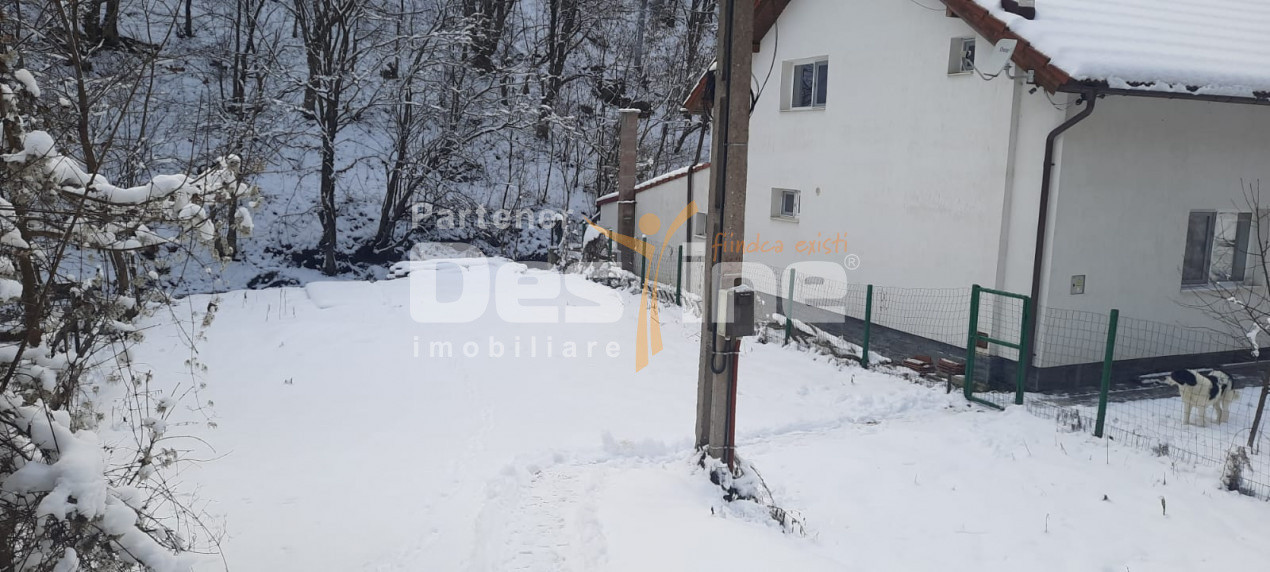 Casa  mare de vanzare 