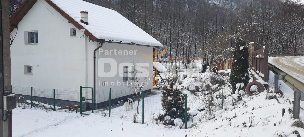 Casa  mare de vanzare 