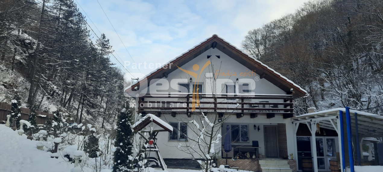 Casa  mare de vanzare 