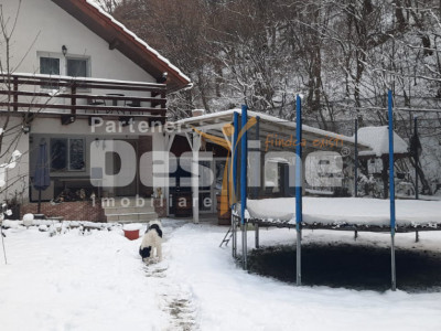 Casa  mare de vanzare 