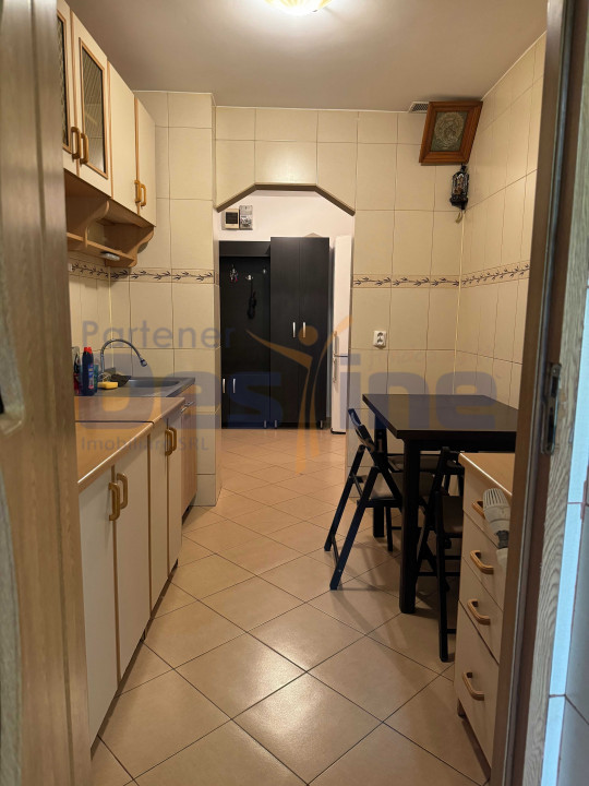 Apartament 2 camere, decomandat, zona ALEXANDRU CEL BUN 