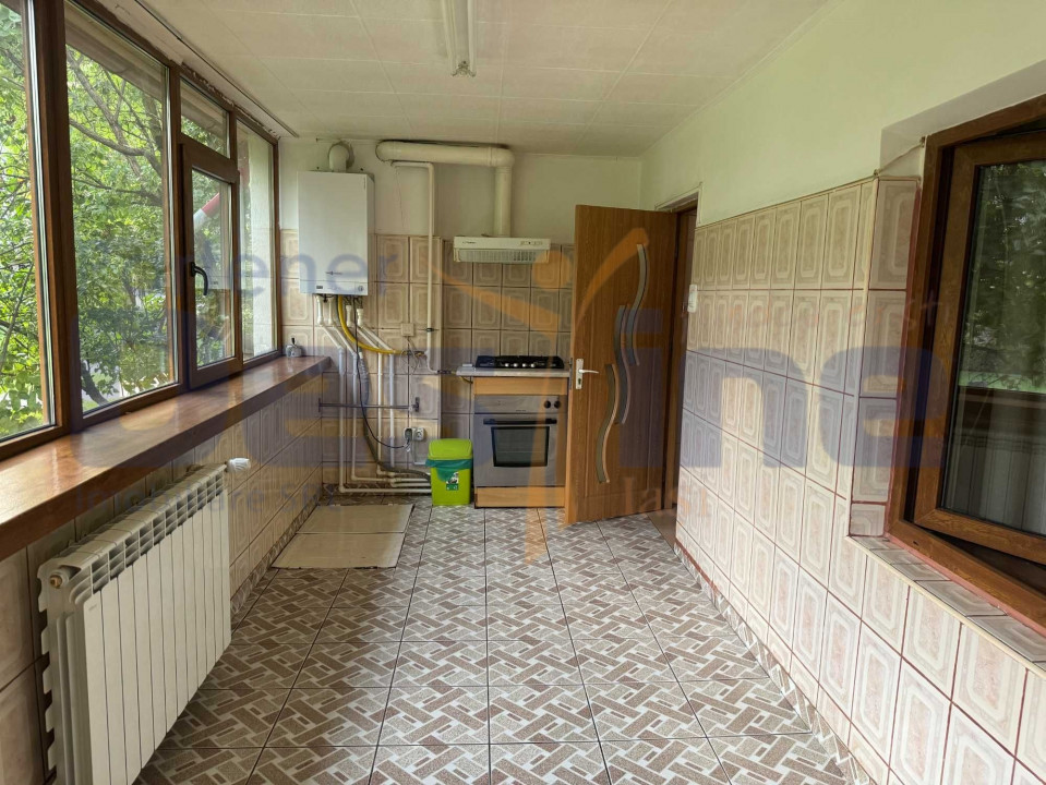 Apartament 2 camere, decomandat, zona ALEXANDRU CEL BUN 