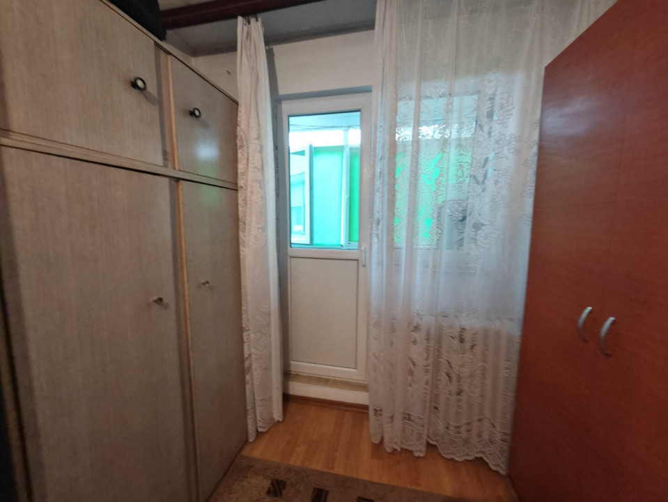 Apartament 2 camere etaj intermediar 