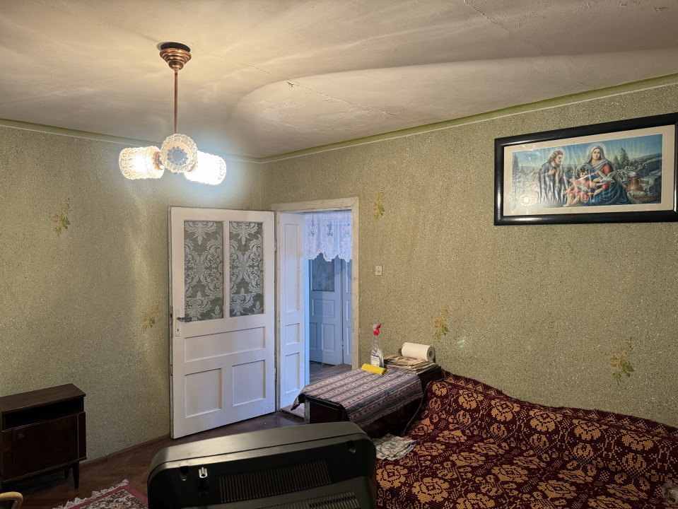 Casa mica de vanzare, zona linistita Chiscadaga