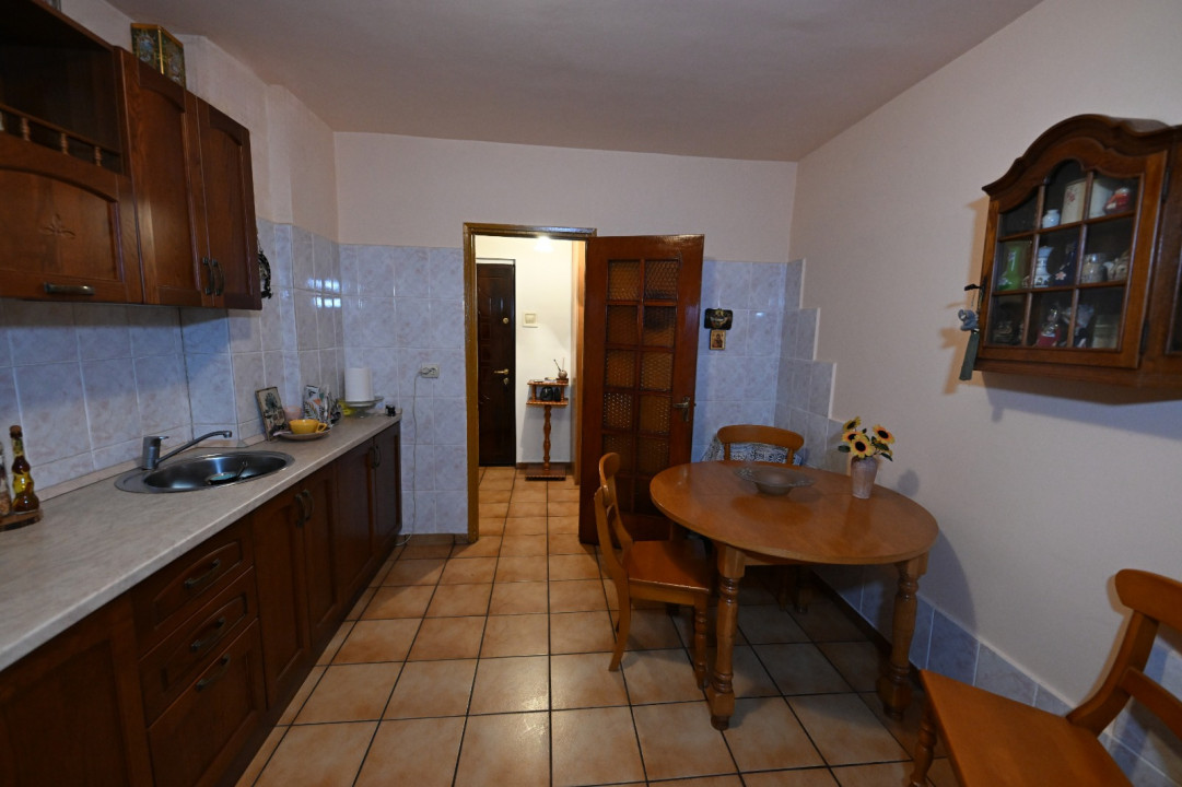 Apartament 2 camere decomandat zona Caraiman