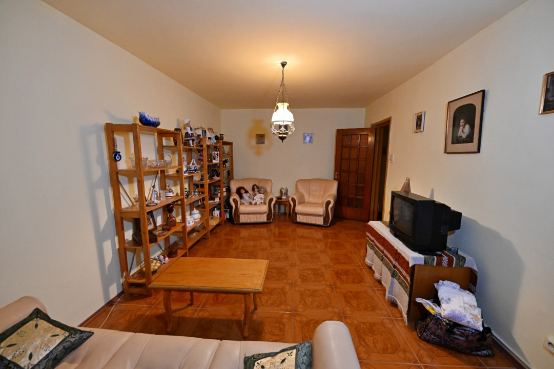 Apartament 2 camere decomandat zona Caraiman