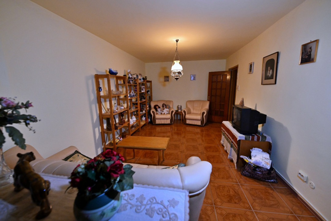 Apartament 2 camere decomandat zona Caraiman